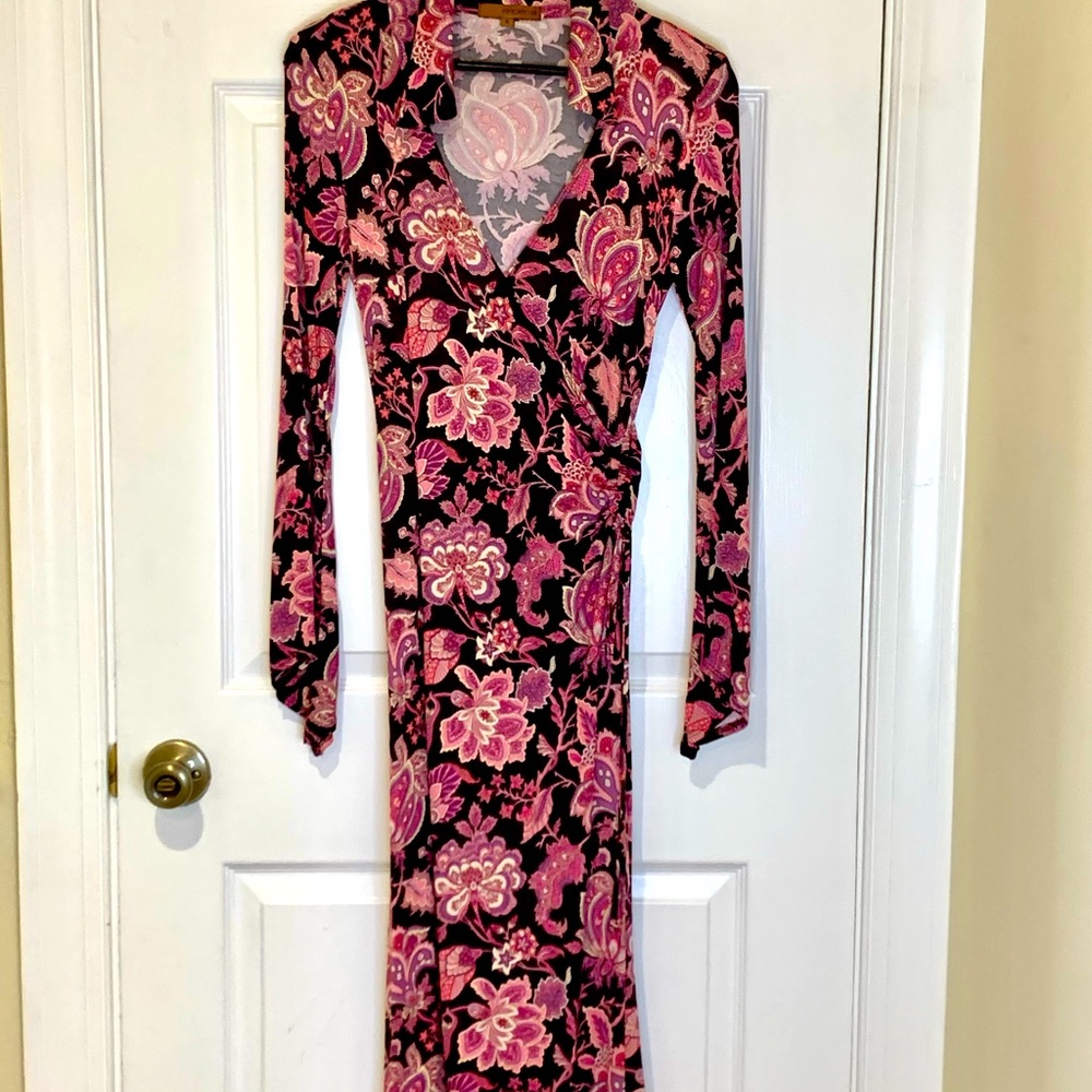Arden B size:6 Midi sexy Dress. Beautiful color and very comfortable.